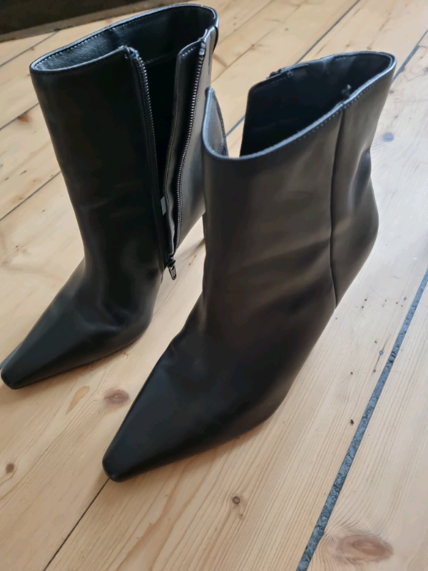 black ankle boots 5.5
